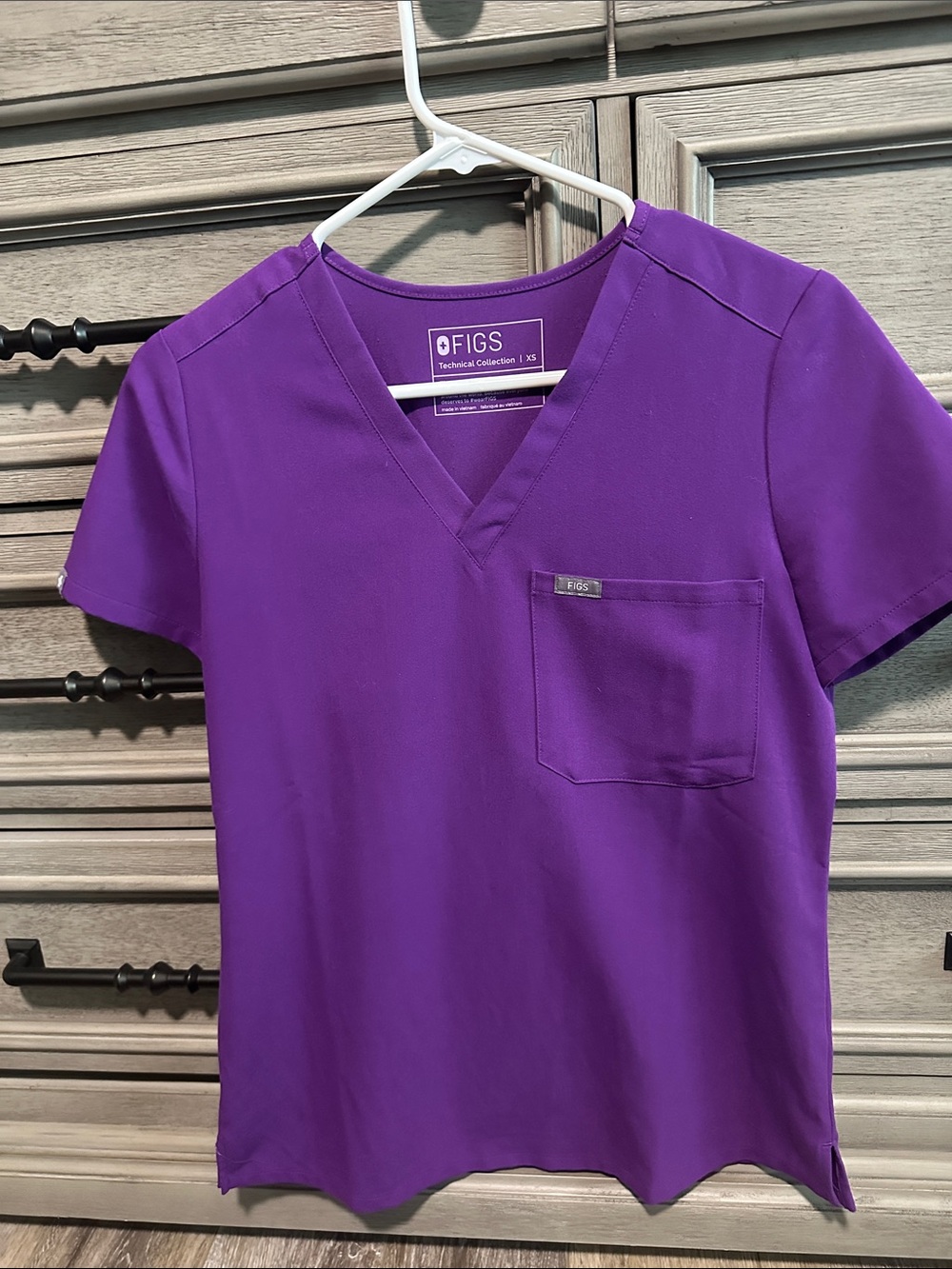 FIGS Catarina V-Neck Scrub Top in Purple